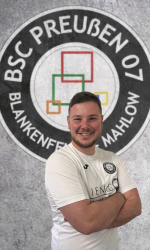 Leon Schmoll vor BSC Preußen 07 Wand